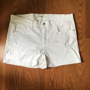 Old Navy White Denim Boyfriend Shorts Size 16